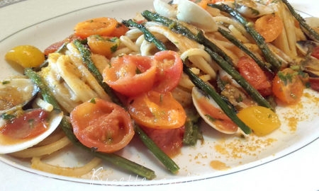 Spaghetti quadrati con asparagi vongole pomodorini e bottarga