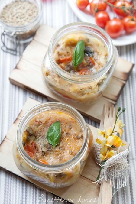 Lasagne in vasocottura al microonde con lenticchie pomodorini e besciamella all’acqua